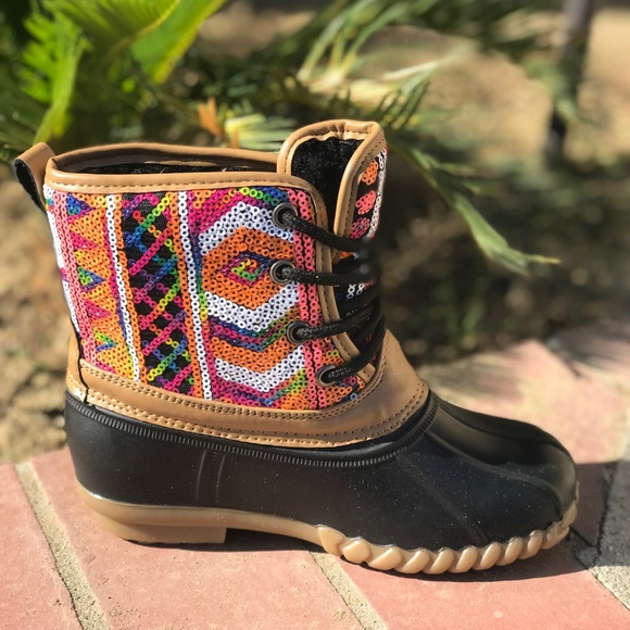 **HOST PICK**GIRLS MULTI COLOR SEQUIN DUCK BOOTS - Picture 4 of 6